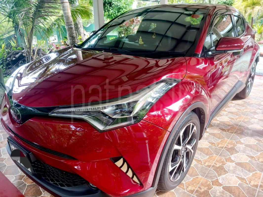 Toyota CHR 2018 - பயன்படுத்தப்பட்டது SUV sale in Sri Lanka - patpat.lk