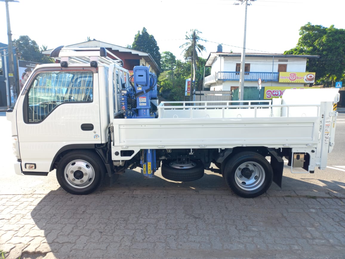 Isuzu Freezer 2017 - மறுசீரமைக்கப்பட்டது டிரக் sale in Sri Lanka - patpat.lk