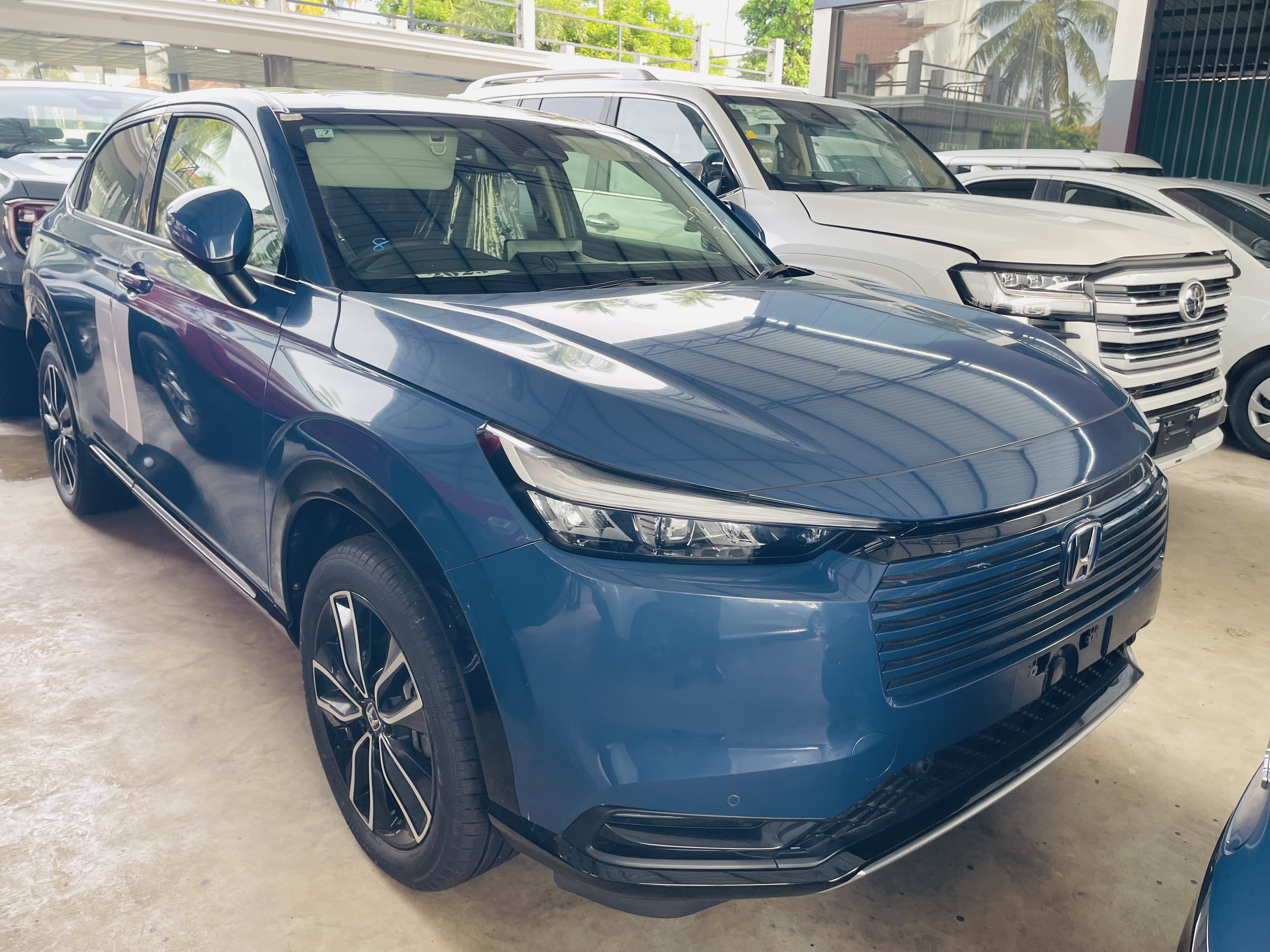 Honda Vezel 2024 - Reconditioned SUV sale in Sri Lanka - patpat.lk