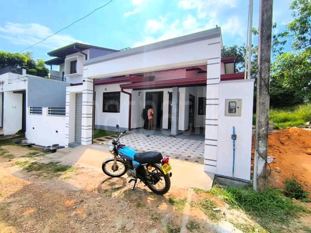 House for Sale in Athurugiriya