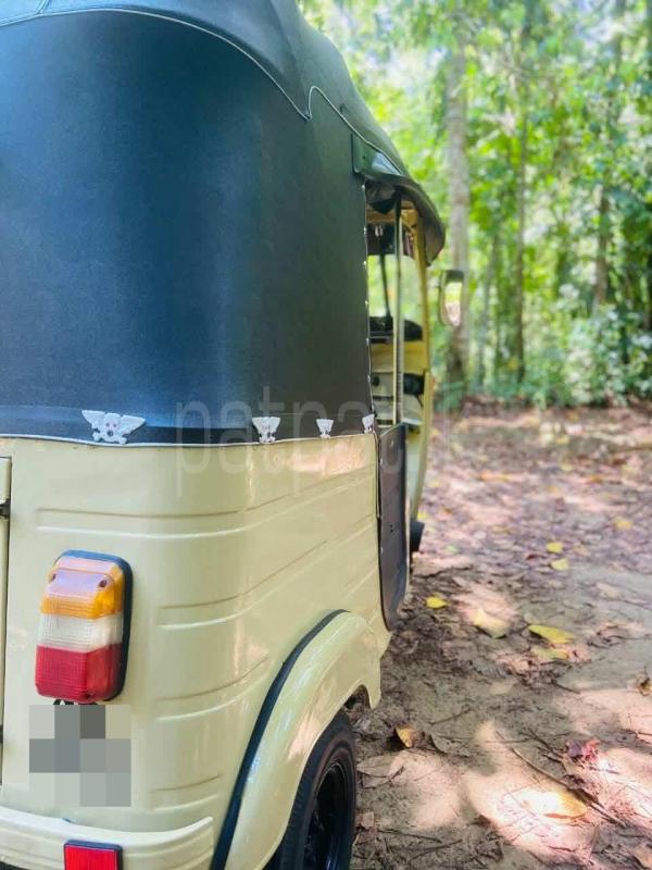 Bajaj Three Wheel 2000 - භාවිතා කරන ලද ත්‍රිරෝද රථය sale in Sri Lanka - patpat.lk