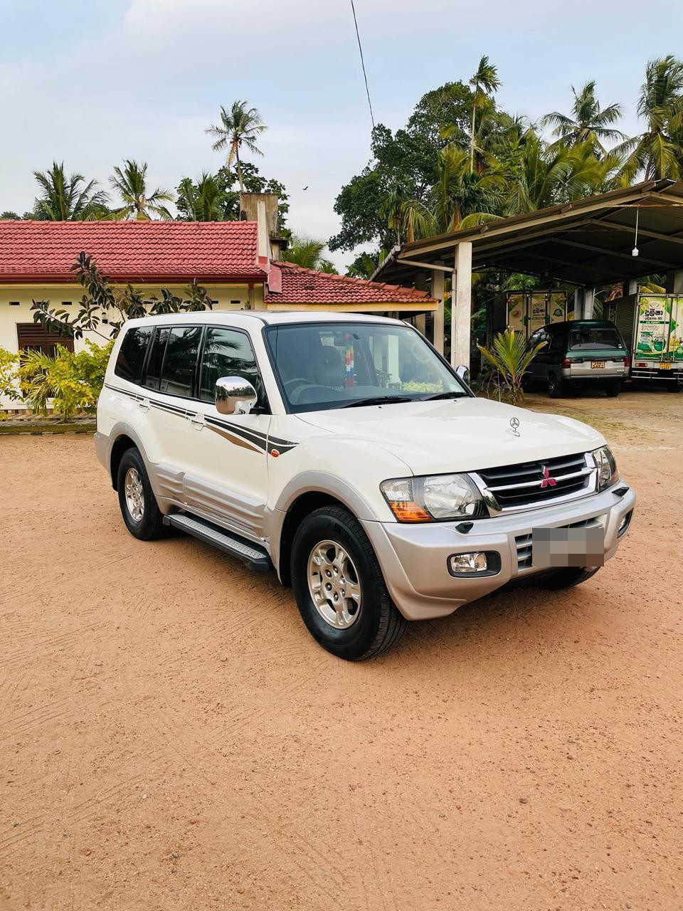 Mitsubishi Montero 2000 - பயன்படுத்தப்பட்டது SUV sale in Sri Lanka - patpat.lk