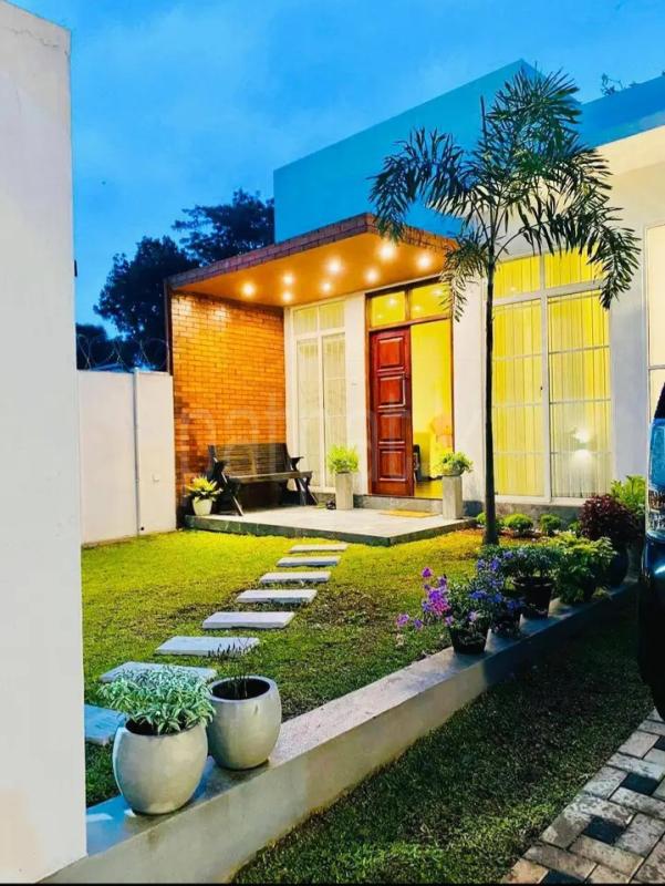 House for Sale in Athurugiriya