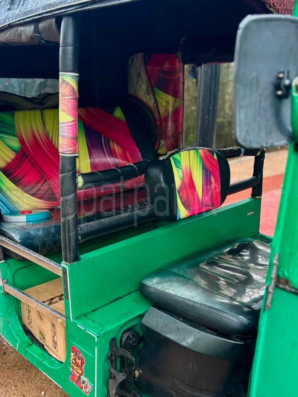 Bajaj 4 stroke 2016 - பயன்படுத்தப்பட்டது முச்சக்கர வண்டி sale in Sri Lanka - patpat.lk