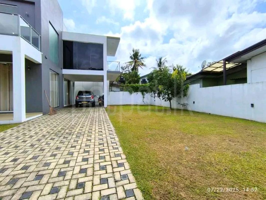 House for Sale in Athurugiriya