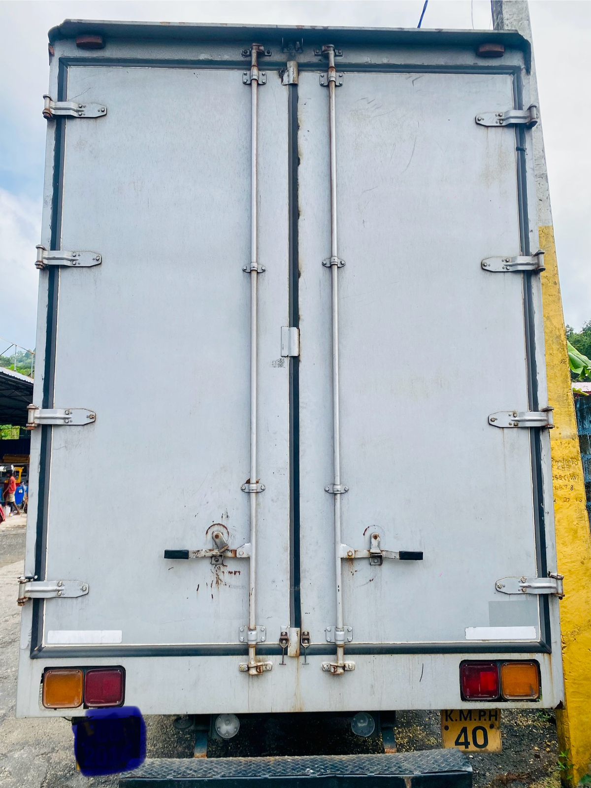 Isuzu Forward 1996 - භාවිතා කරන ලද ට්‍රක් රථය sale in Sri Lanka - patpat.lk