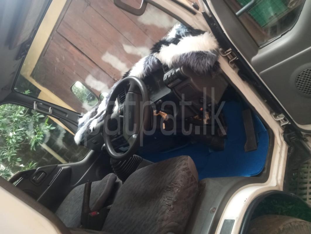Isuzu ELF 2004 - பயன்படுத்தப்பட்டது டிரக் sale in Sri Lanka - patpat.lk