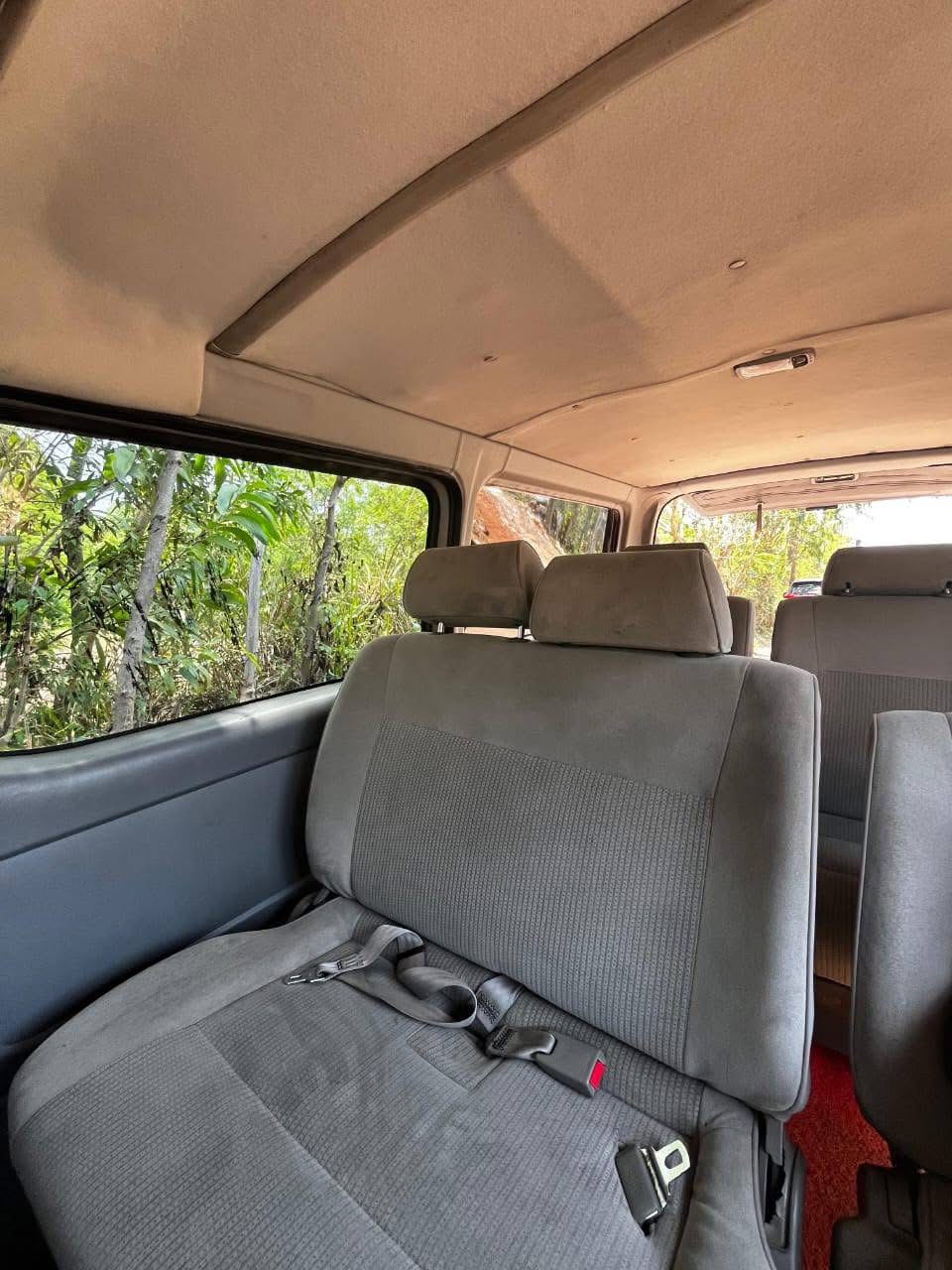 Toyota Hiace 2011 - பயன்படுத்தப்பட்டது வேன் sale in Sri Lanka - patpat.lk