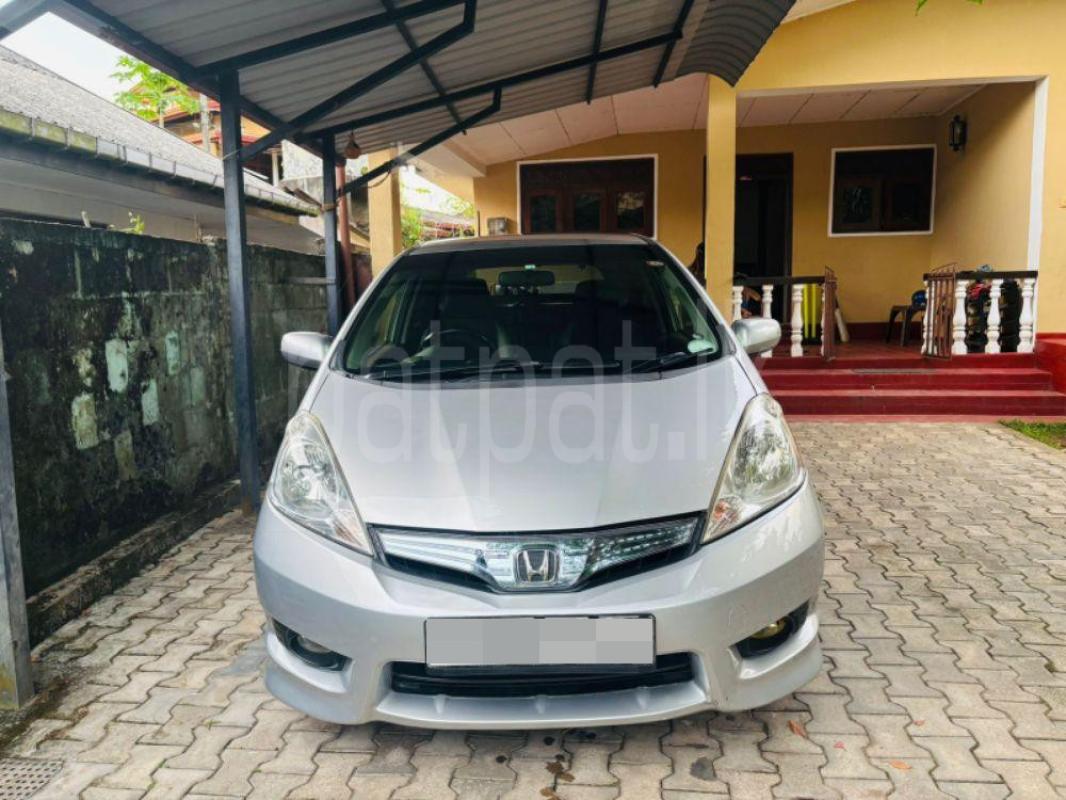 Honda FIT SHUTTLE 2013 - பயன்படுத்தப்பட்டது கார் sale in Sri Lanka - patpat.lk