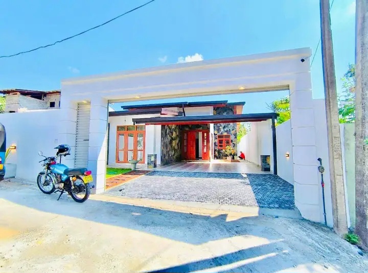 House for Sale in Athurugiriya ads-image-1