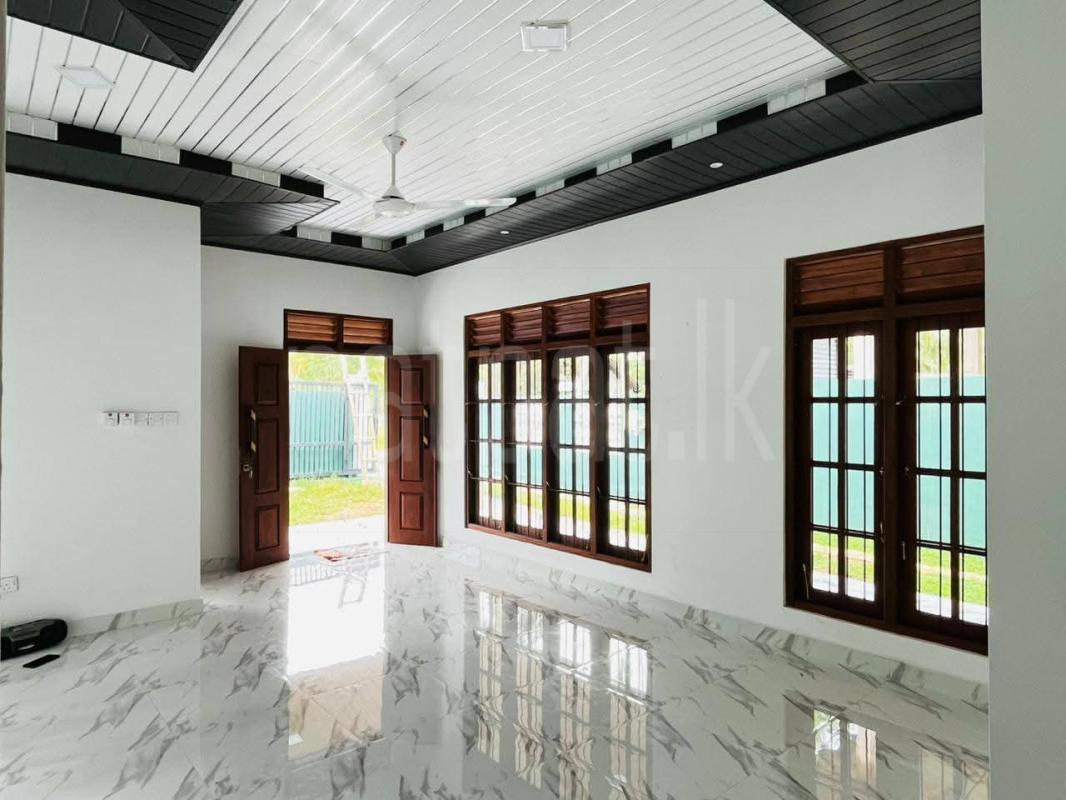 House for Sale in Weliveriya