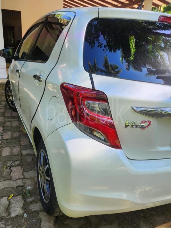 Toyota Vitz 2015 - பயன்படுத்தப்பட்டது கார் sale in Sri Lanka - patpat.lk