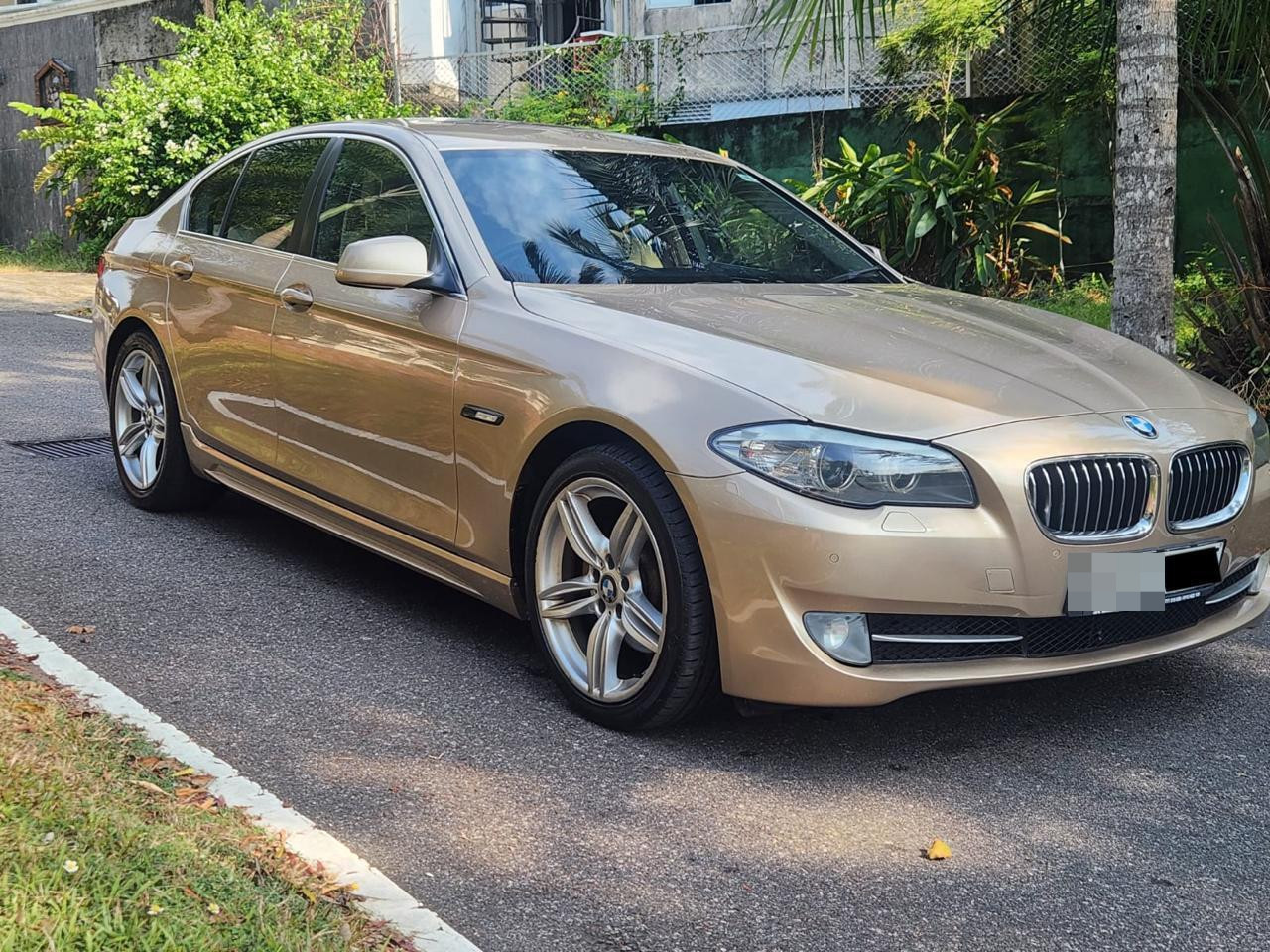 BMW 5 Series 2012 ads-image-1