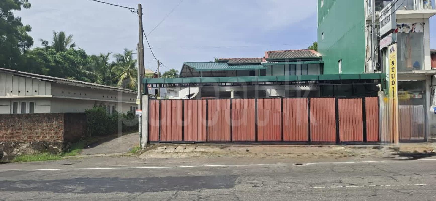 Building for Sale in Pita Kotte