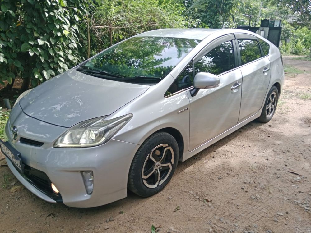 Toyota Prius 2013 - பயன்படுத்தப்பட்டது கார் sale in Sri Lanka - patpat.lk