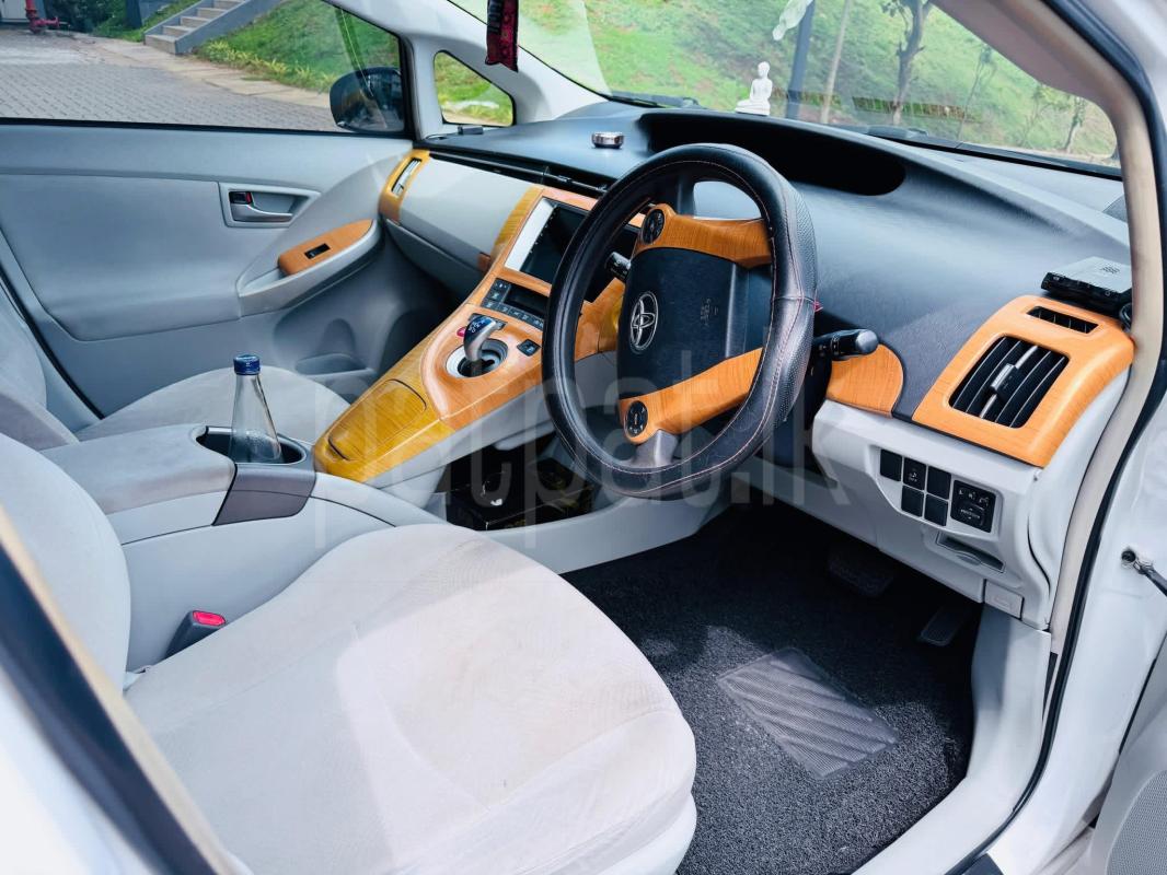 Toyota Prius 2014 - பயன்படுத்தப்பட்டது கார் sale in Sri Lanka - patpat.lk