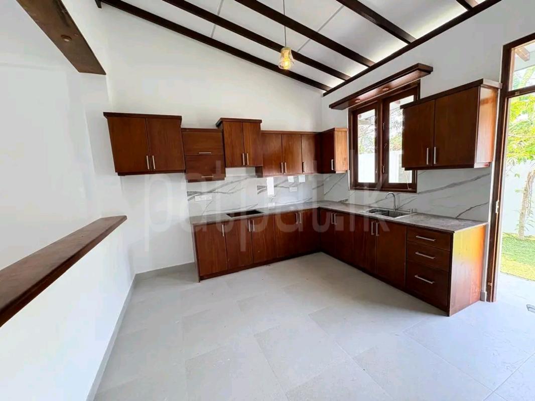 House for Sale in Athurugiriya