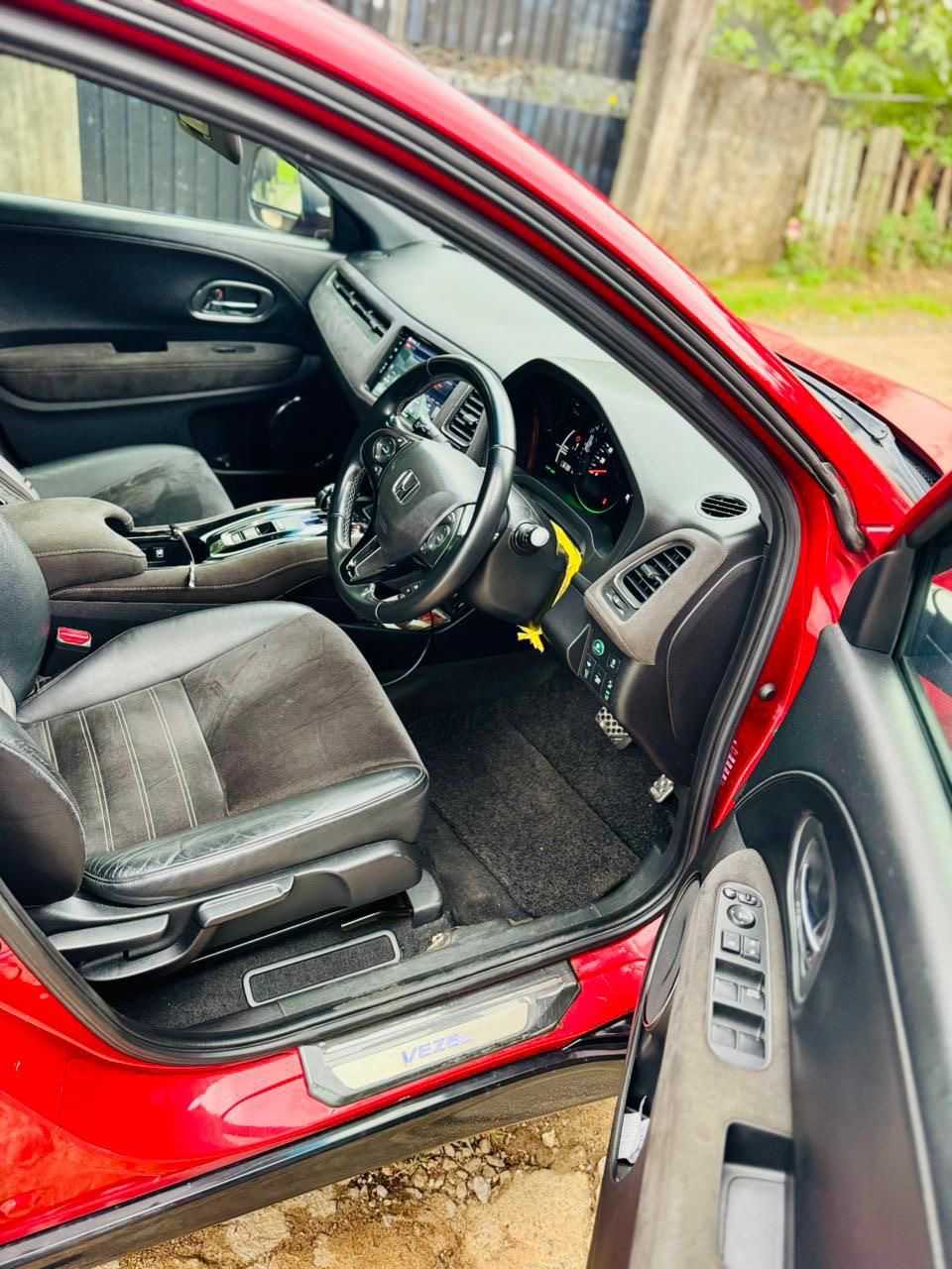 Honda Vezel 2017 - பயன்படுத்தப்பட்டது SUV sale in Sri Lanka - patpat.lk