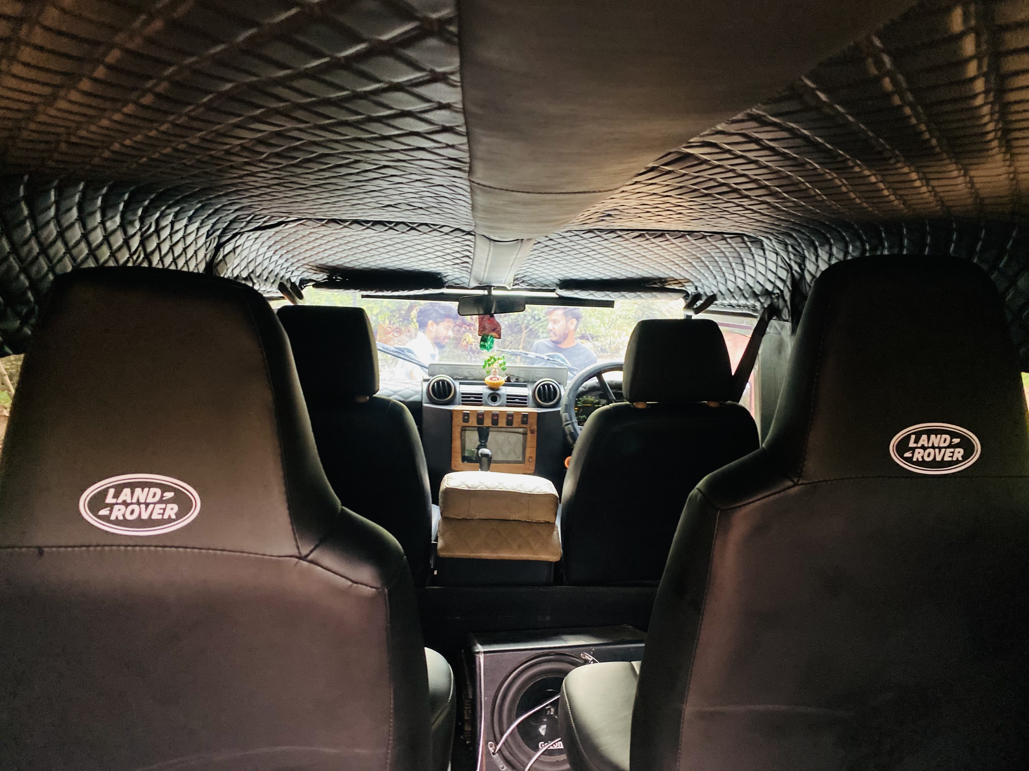 Land Rover Defender 1958 - பயன்படுத்தப்பட்டது SUV sale in Sri Lanka - patpat.lk