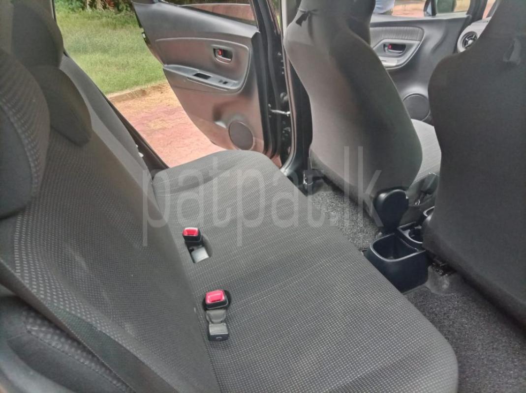 Toyota Vitz 2017 - பயன்படுத்தப்பட்டது கார் sale in Sri Lanka - patpat.lk
