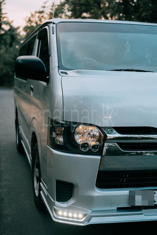 Toyota Hiace 2007 - භාවිතා කරන ලද වෑන් රථය sale in Sri Lanka - patpat.lk