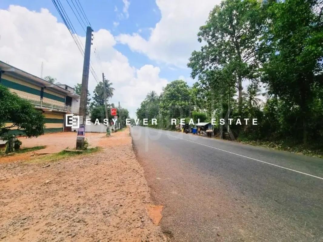 Commercial Land for Sale in Minuwangoda
