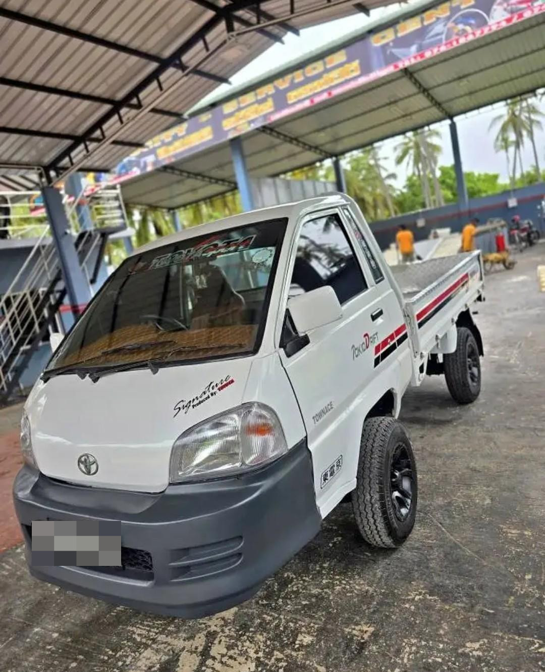 Toyota TownAce 2003 - பயன்படுத்தப்பட்டது டிரக் sale in Sri Lanka - patpat.lk