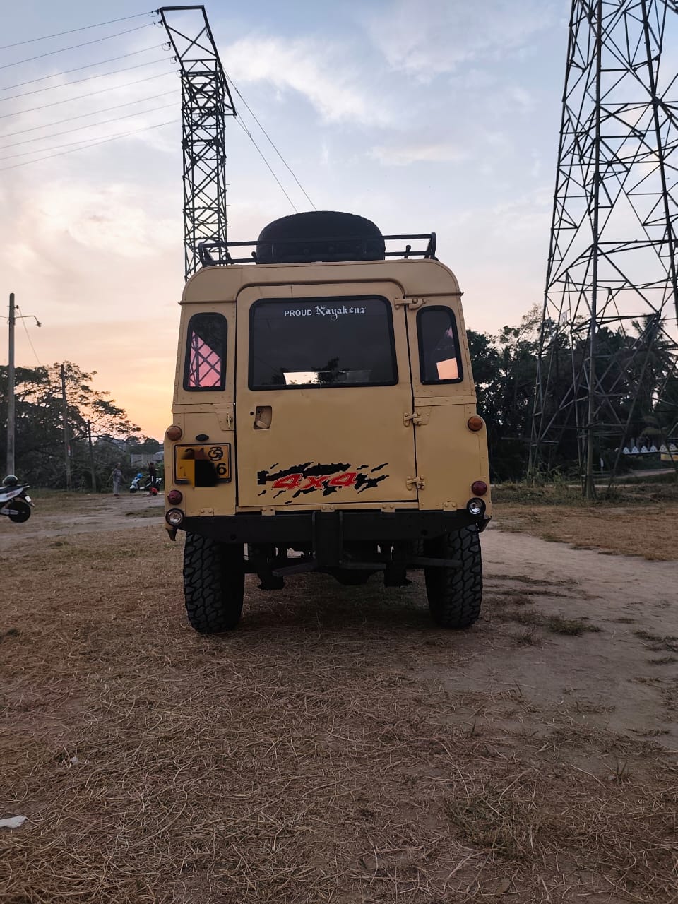 Land Rover Defender 1998 - பயன்படுத்தப்பட்டது SUV sale in Sri Lanka - patpat.lk
