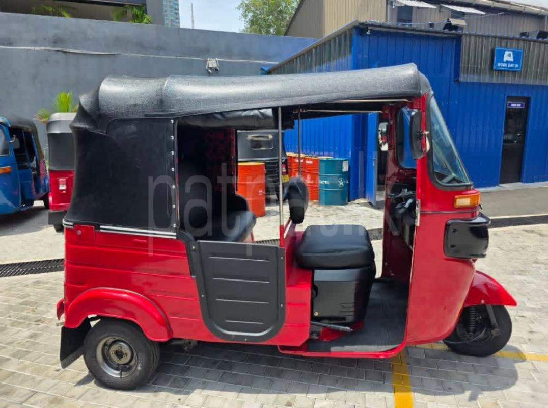 Bajaj 4 stroke 2015 - பயன்படுத்தப்பட்டது முச்சக்கர வண்டி sale in Sri Lanka - patpat.lk