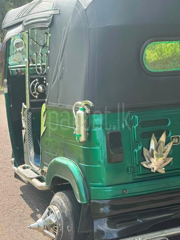 Bajaj 4 stroke 2016 - Used Three wheeler sale in Sri Lanka - patpat.lk