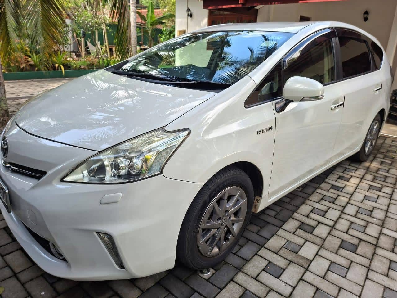 Toyota Prius 2014 - பயன்படுத்தப்பட்டது கார் sale in Sri Lanka - patpat.lk