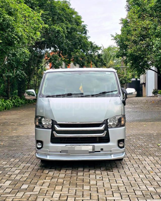 Toyota Super GL 2011 - பயன்படுத்தப்பட்டது வேன் sale in Sri Lanka - patpat.lk