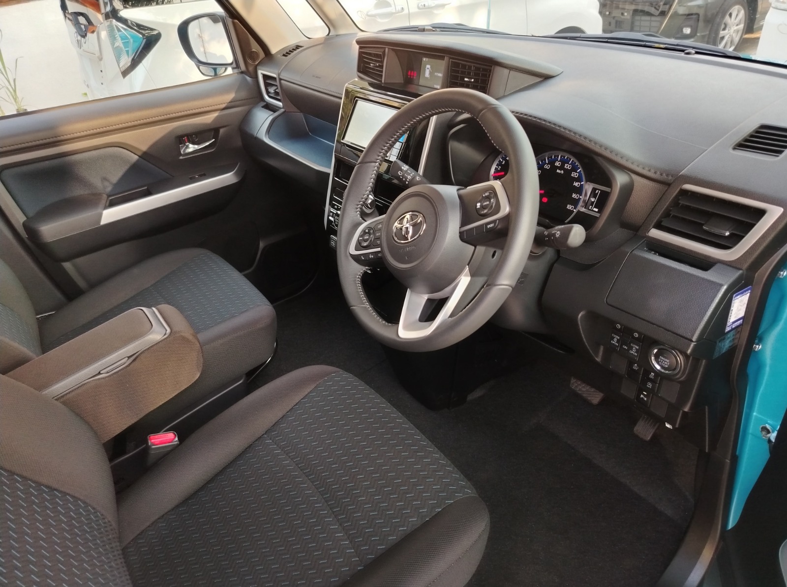 Toyota Roomy 2023 - Reconditioned Van sale in Sri Lanka - patpat.lk