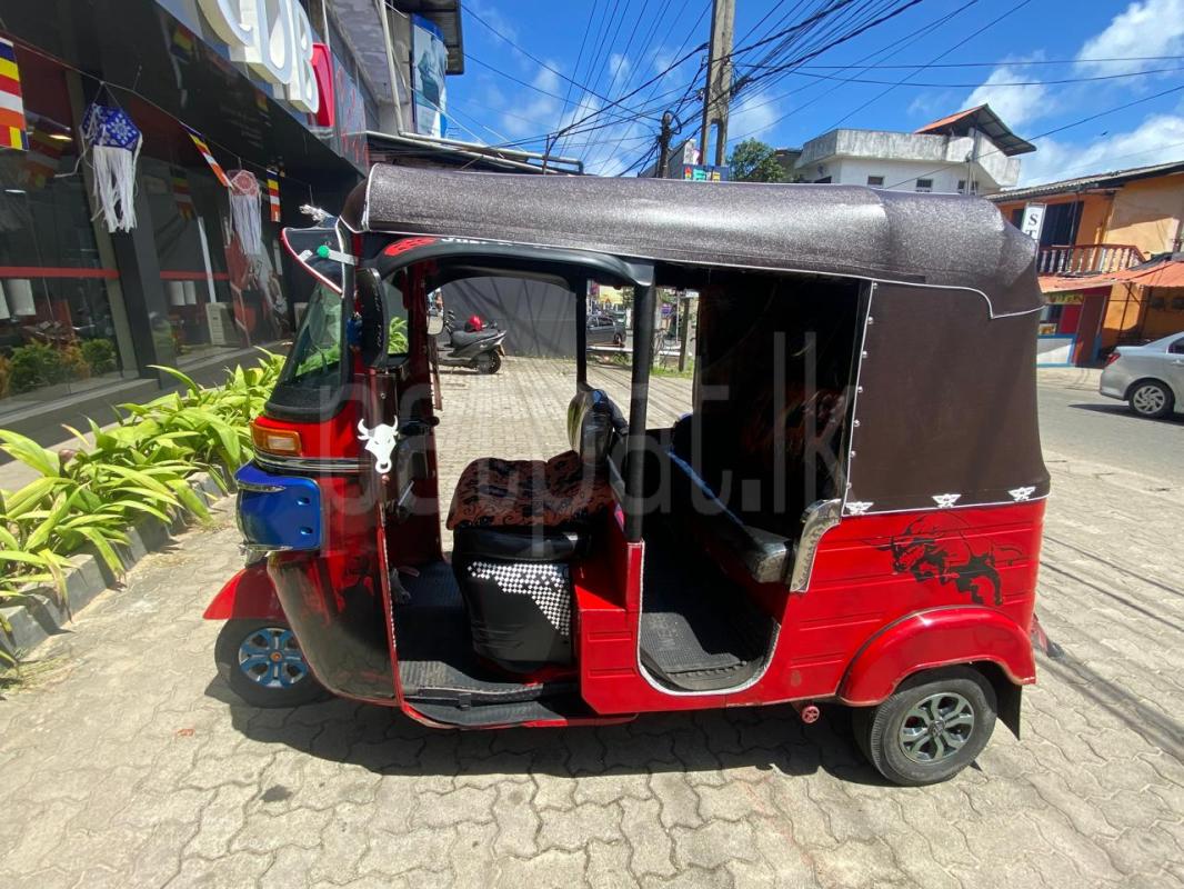 Bajaj Three Wheel 2015 - பயன்படுத்தப்பட்டது முச்சக்கர வண்டி sale in Sri Lanka - patpat.lk