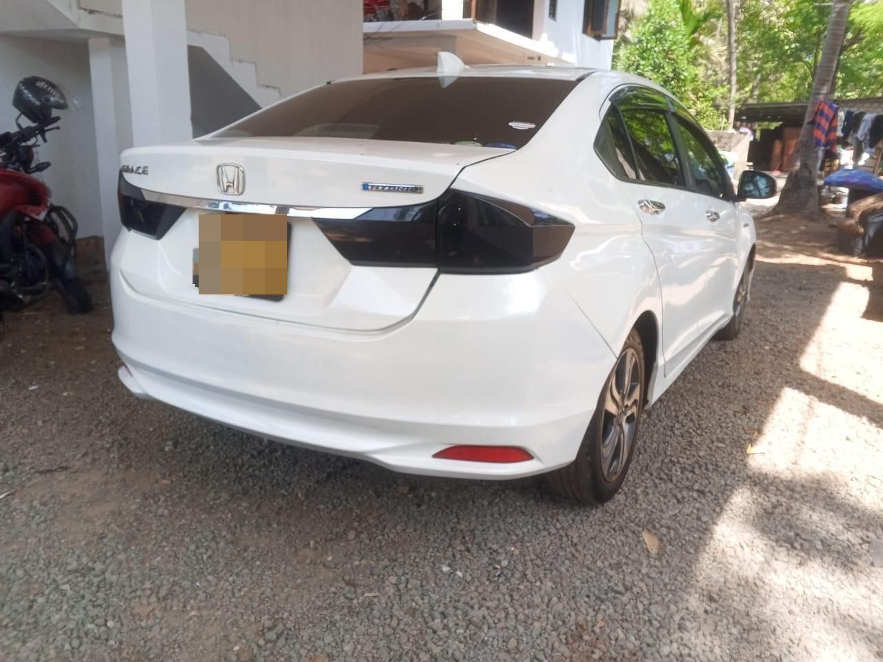 Honda Grace 2015 - பயன்படுத்தப்பட்டது கார் sale in Sri Lanka - patpat.lk