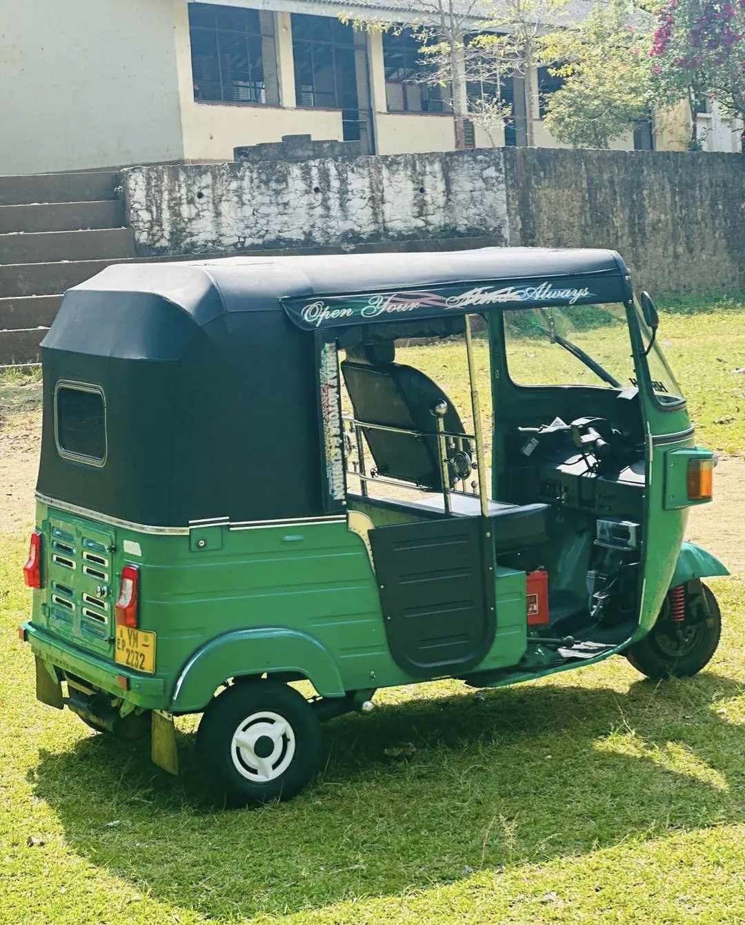 Bajaj Three Wheel 2011 - Used Three wheeler sale in Sri Lanka - patpat.lk
