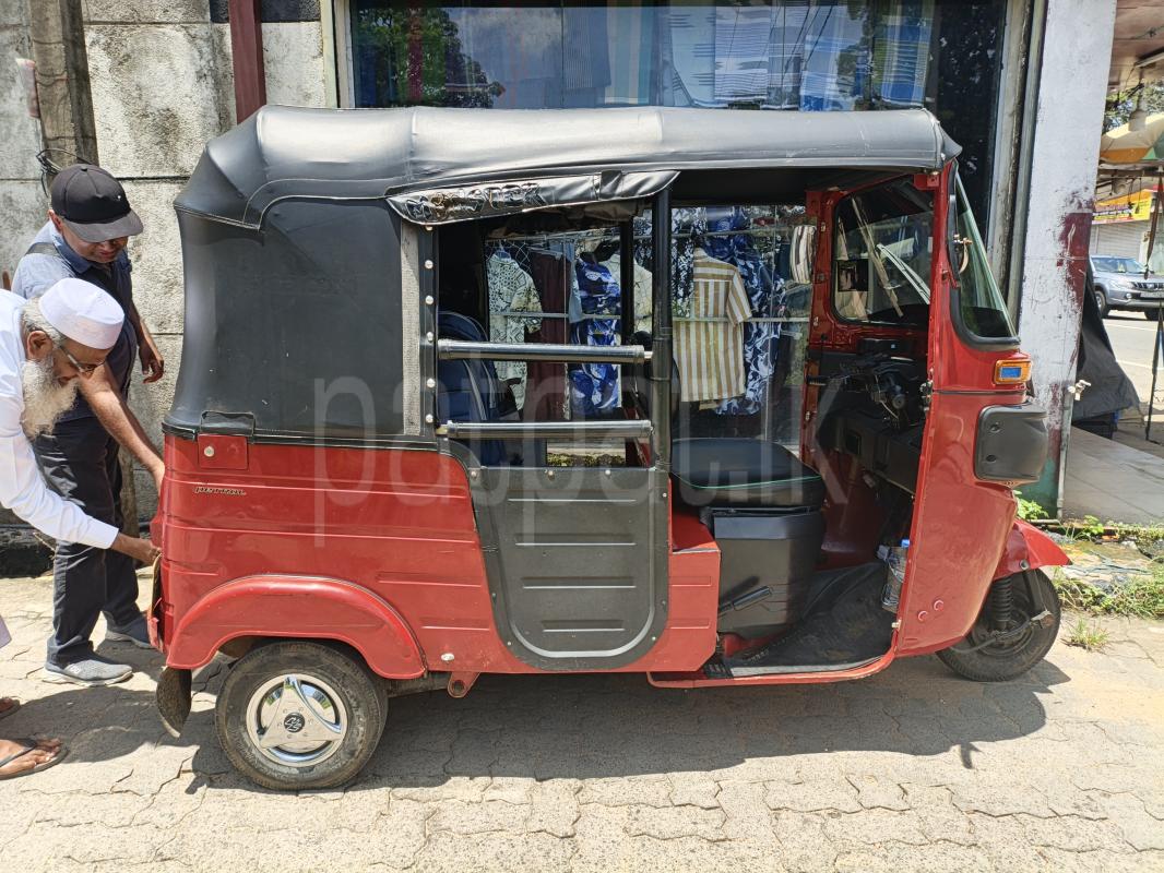 Bajaj Three Wheel 2020 - பயன்படுத்தப்பட்டது முச்சக்கர வண்டி sale in Sri Lanka - patpat.lk