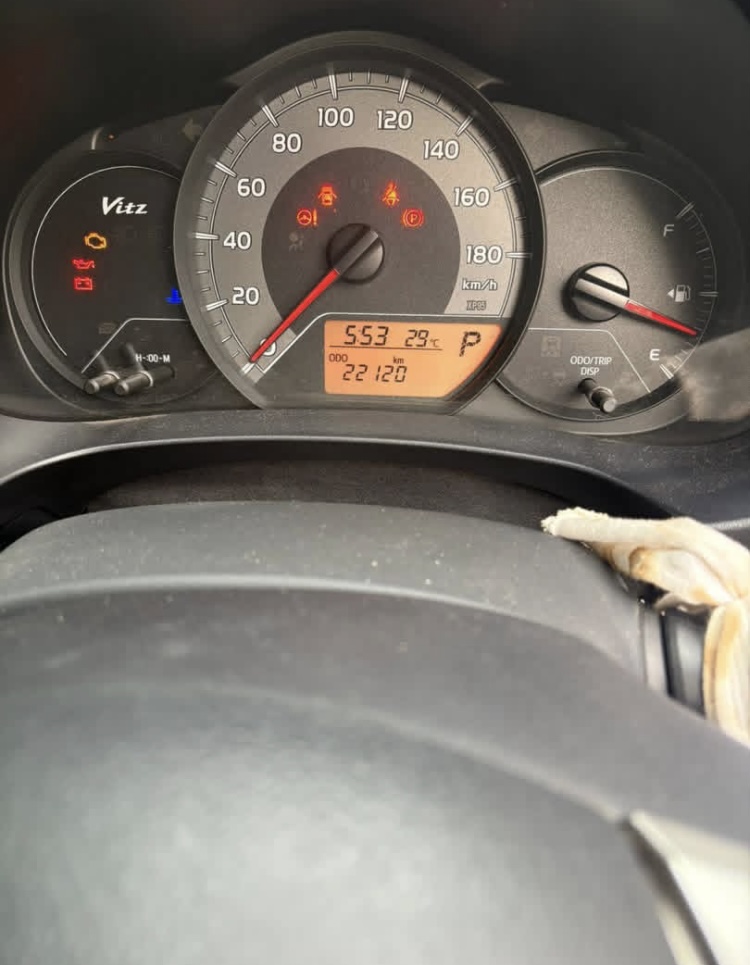 Toyota Vitz 2015 - பயன்படுத்தப்பட்டது கார் sale in Sri Lanka - patpat.lk