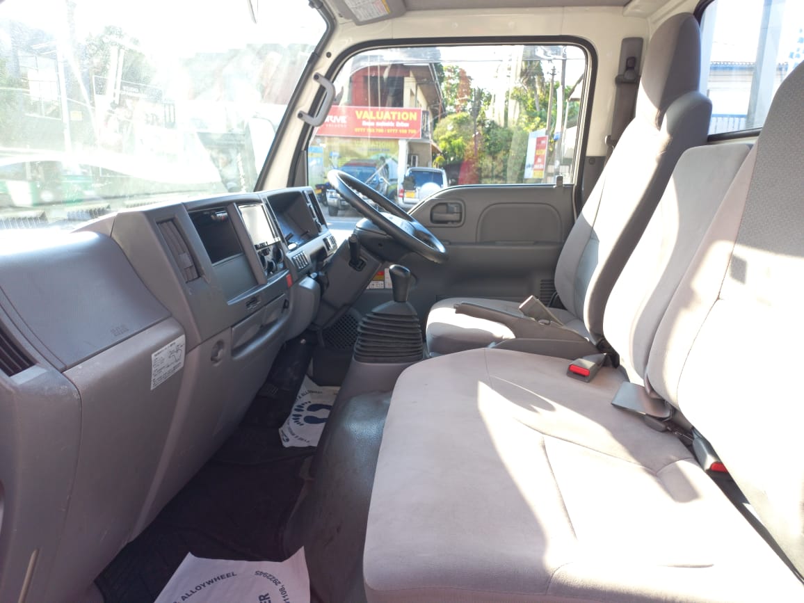 Isuzu Freezer 2017 - மறுசீரமைக்கப்பட்டது டிரக் sale in Sri Lanka - patpat.lk