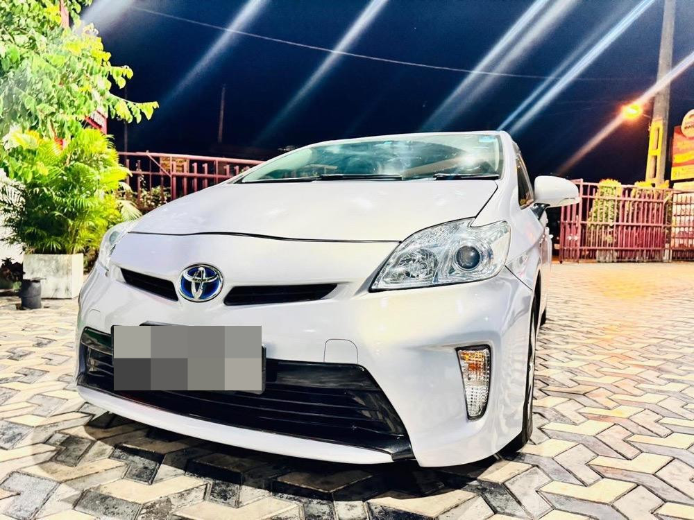 Toyota Prius 2013 - භාවිතා කරන ලද කාර් sale in Sri Lanka - patpat.lk