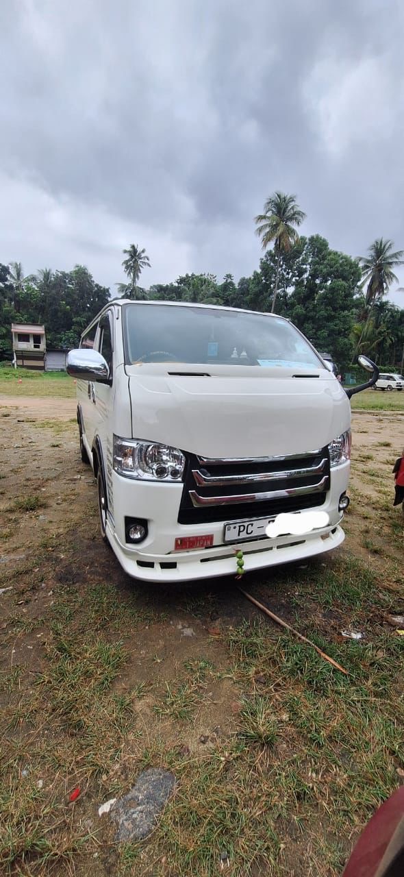 Toyota Hiace 2007 - භාවිතා කරන ලද වෑන් රථය sale in Sri Lanka - patpat.lk