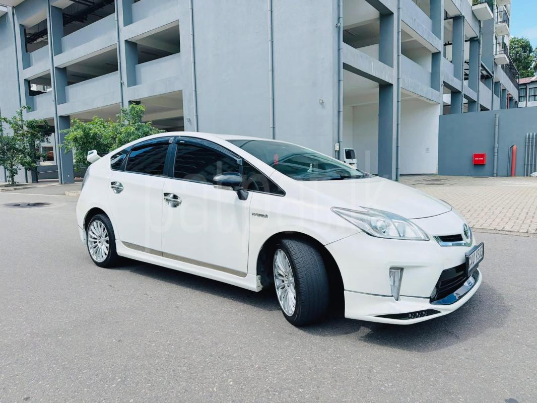 Toyota Prius 2014 - பயன்படுத்தப்பட்டது கார் sale in Sri Lanka - patpat.lk