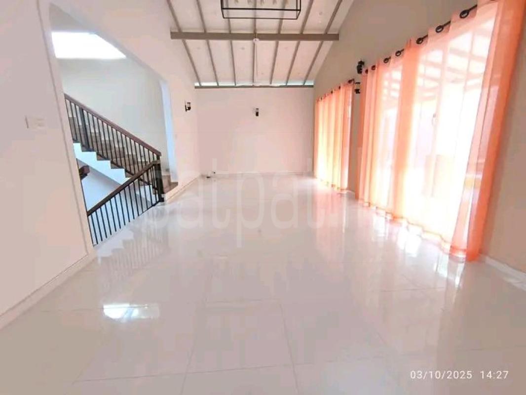 House for Sale in Athurugiriya