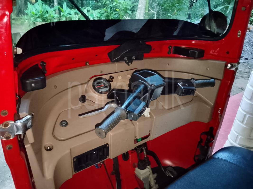 Bajaj 4 stroke 2017 - Used Three wheeler sale in Sri Lanka - patpat.lk