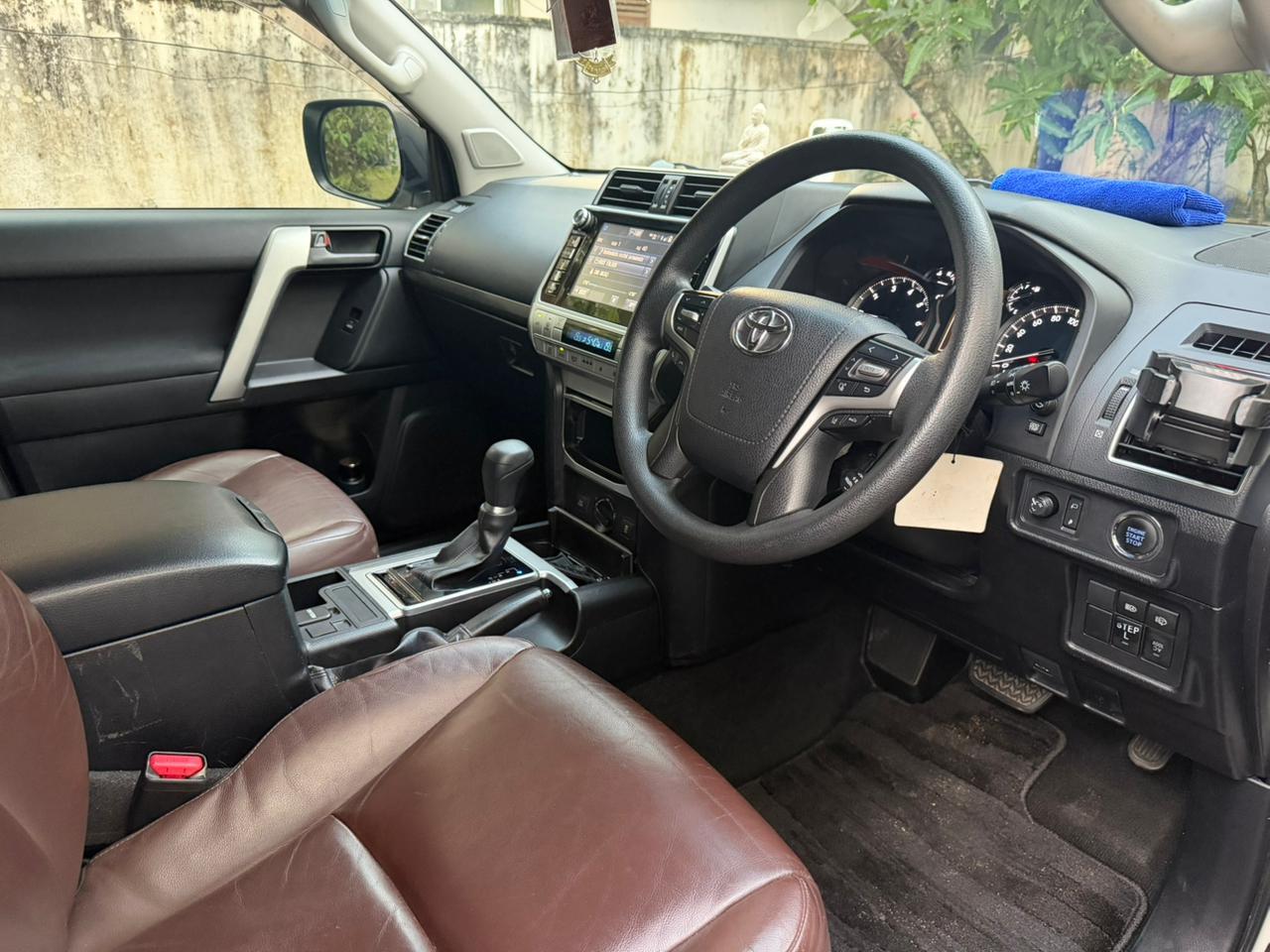 Toyota Land Cruiser Prado 2017 - பயன்படுத்தப்பட்டது SUV sale in Sri Lanka - patpat.lk