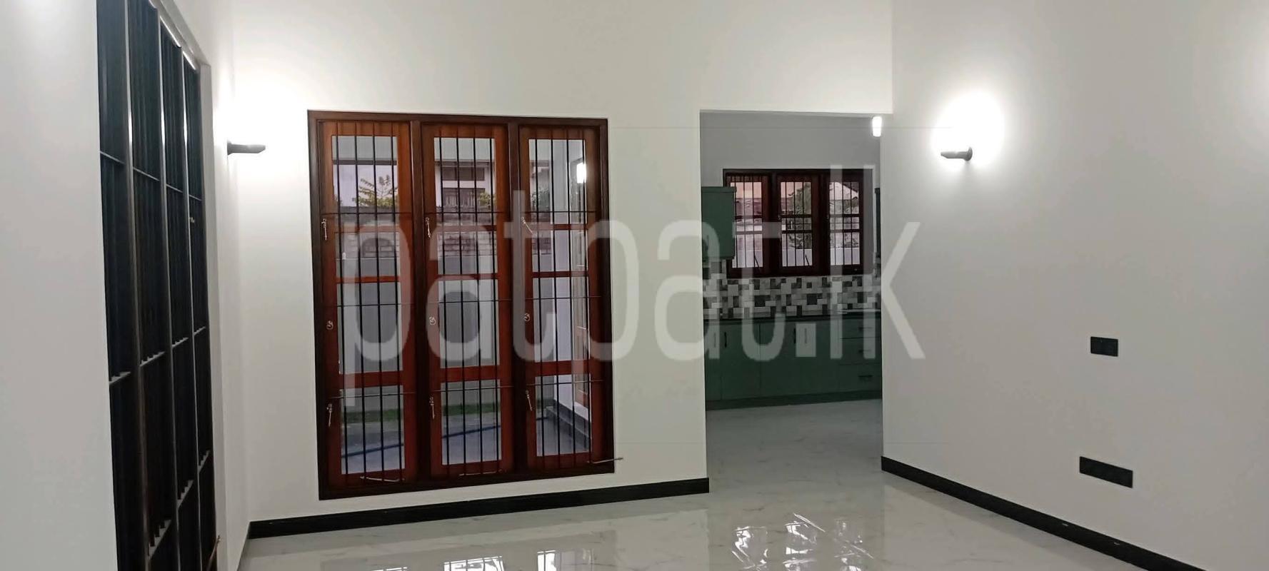 House for Sale in Wennappuwa