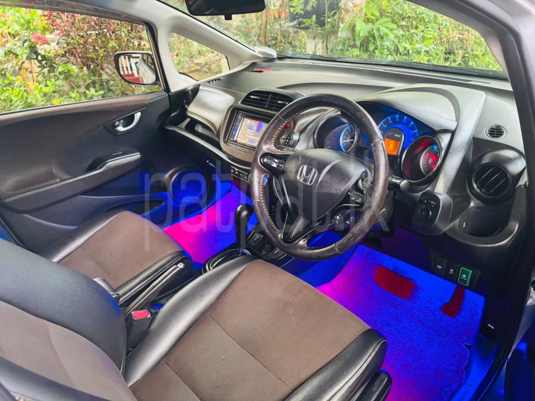 Honda FIT SHUTTLE 2013 - பயன்படுத்தப்பட்டது கார் sale in Sri Lanka - patpat.lk