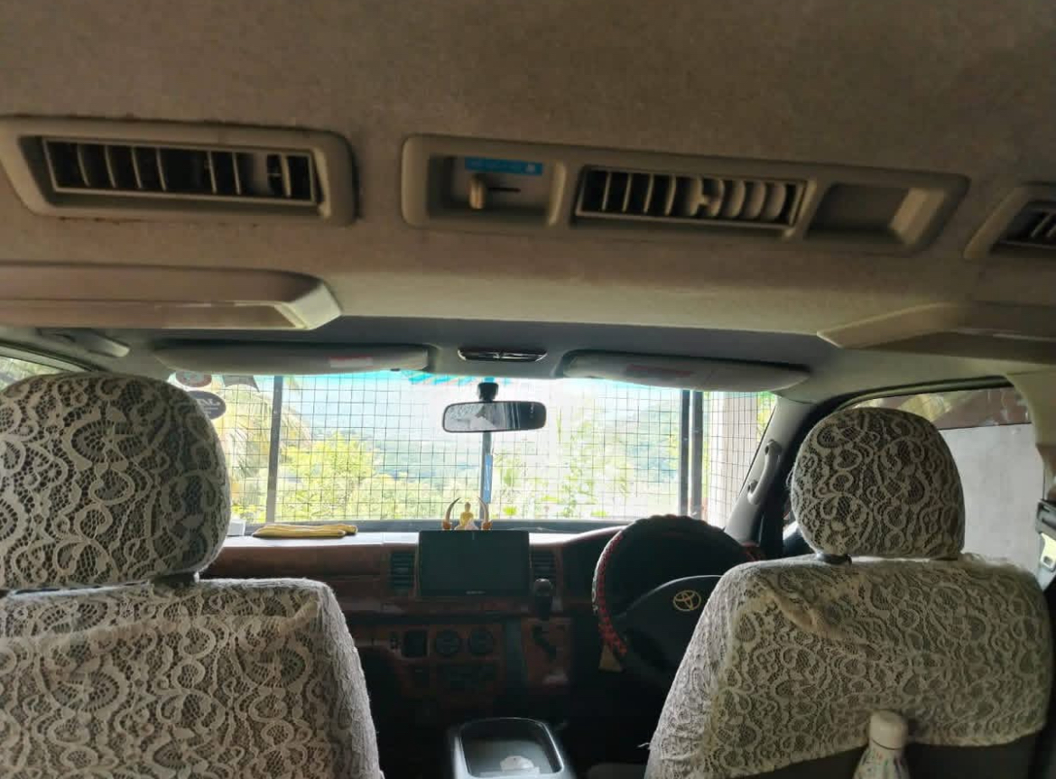 Toyota Hiace 2011 - பயன்படுத்தப்பட்டது வேன் sale in Sri Lanka - patpat.lk
