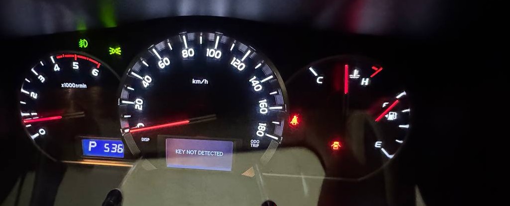 Toyota Hiace 2017 - භාවිතා කරන ලද වෑන් රථය sale in Sri Lanka - patpat.lk