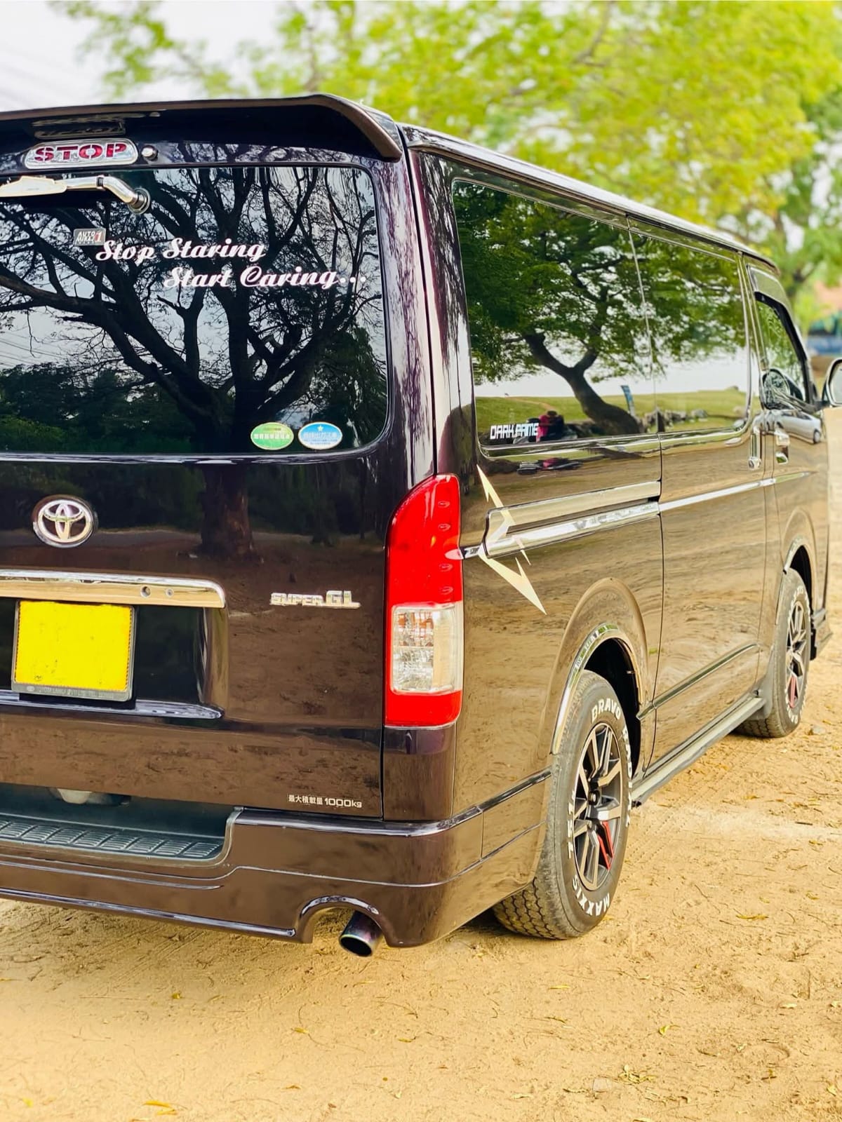 Toyota Hiace 2015 - භාවිතා කරන ලද වෑන් රථය sale in Sri Lanka - patpat.lk